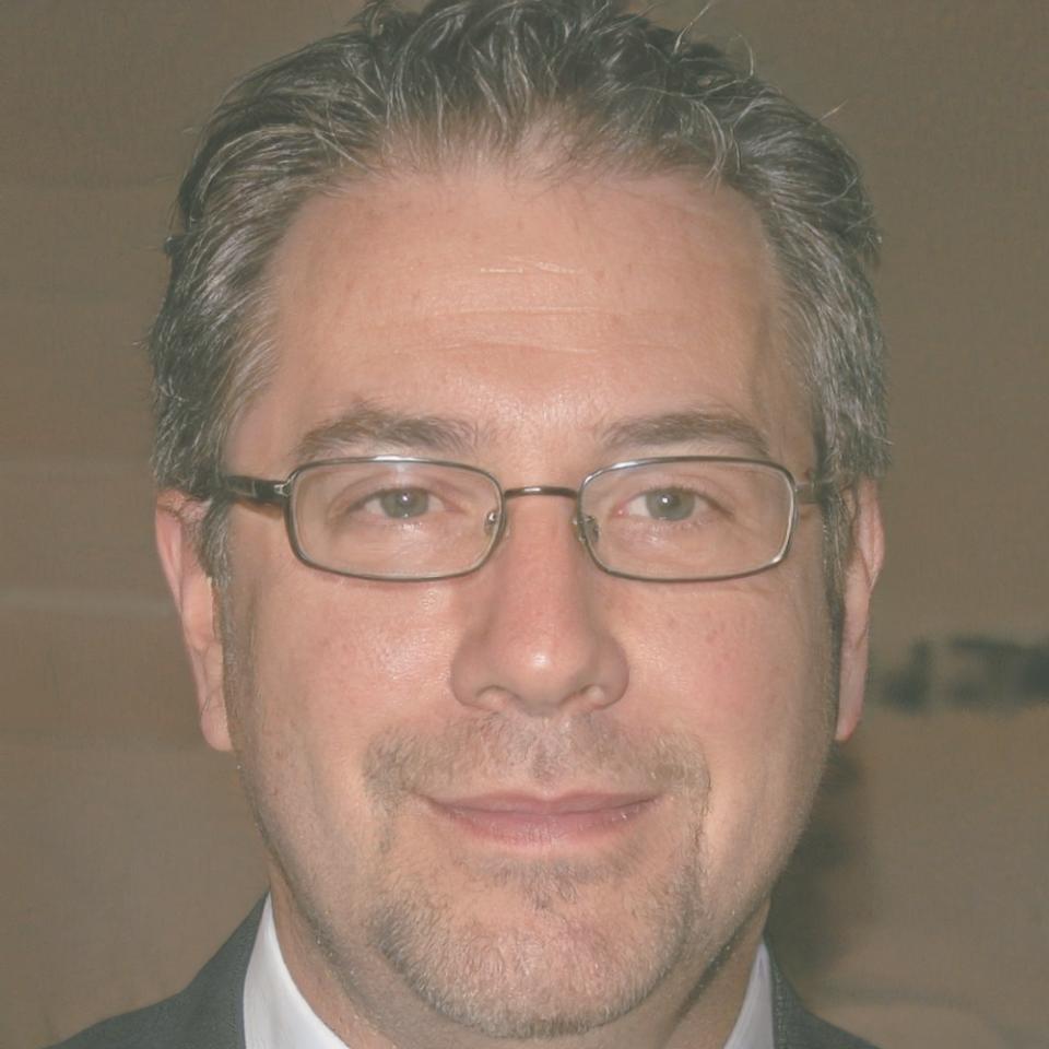 Innocenzo Monteloro - эксперт по финансовому анализу